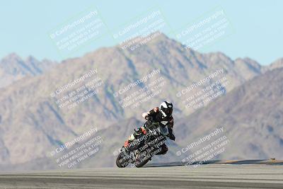 media/Dec-01-2025-Moto Forza (Mon) [[2daa91e15f]]/3-Beginner Group/Session 4 Turn 9/